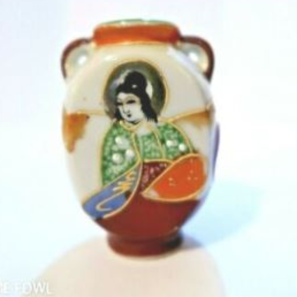 Made in occupied Japan-small vase-JAPAN SATSUMA